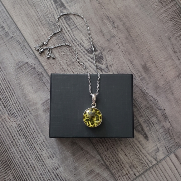 Vintage Sterling Silver Green Peridot Pendant - Picture 3 of 10